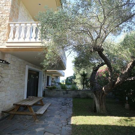 Villa Argo 3 - Beachfront, Big gardens, Location! Pefkochori Extérieur photo