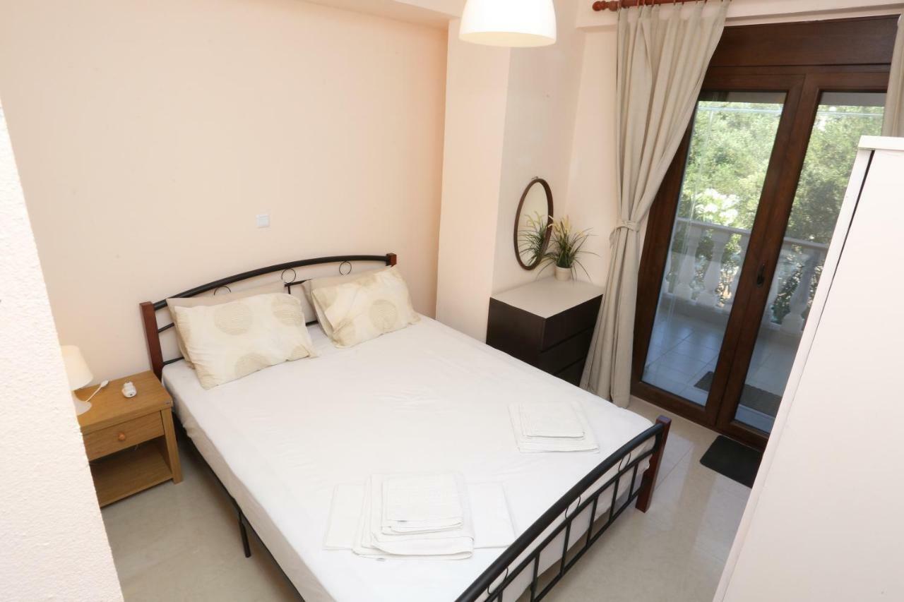 Villa Argo 3 - Beachfront, Big gardens, Location! Pefkochori Extérieur photo