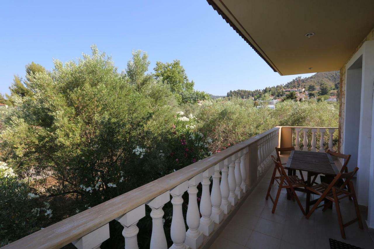 Villa Argo 3 - Beachfront, Big gardens, Location! Pefkochori Extérieur photo