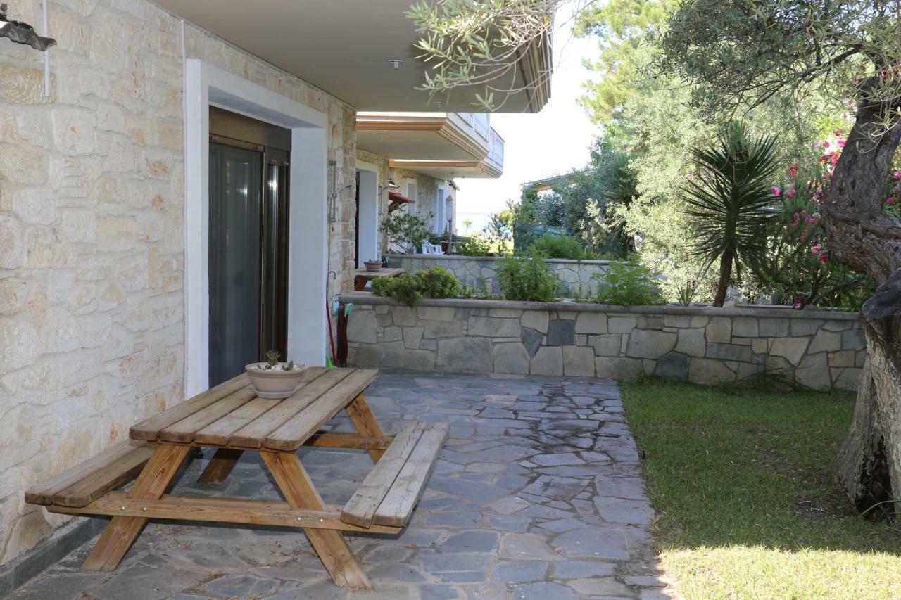 Villa Argo 3 - Beachfront, Big gardens, Location! Pefkochori Extérieur photo
