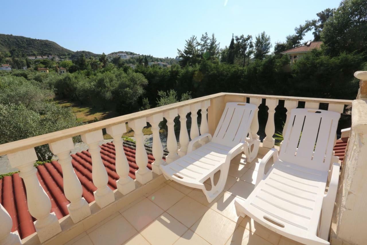 Villa Argo 3 - Beachfront, Big gardens, Location! Pefkochori Extérieur photo
