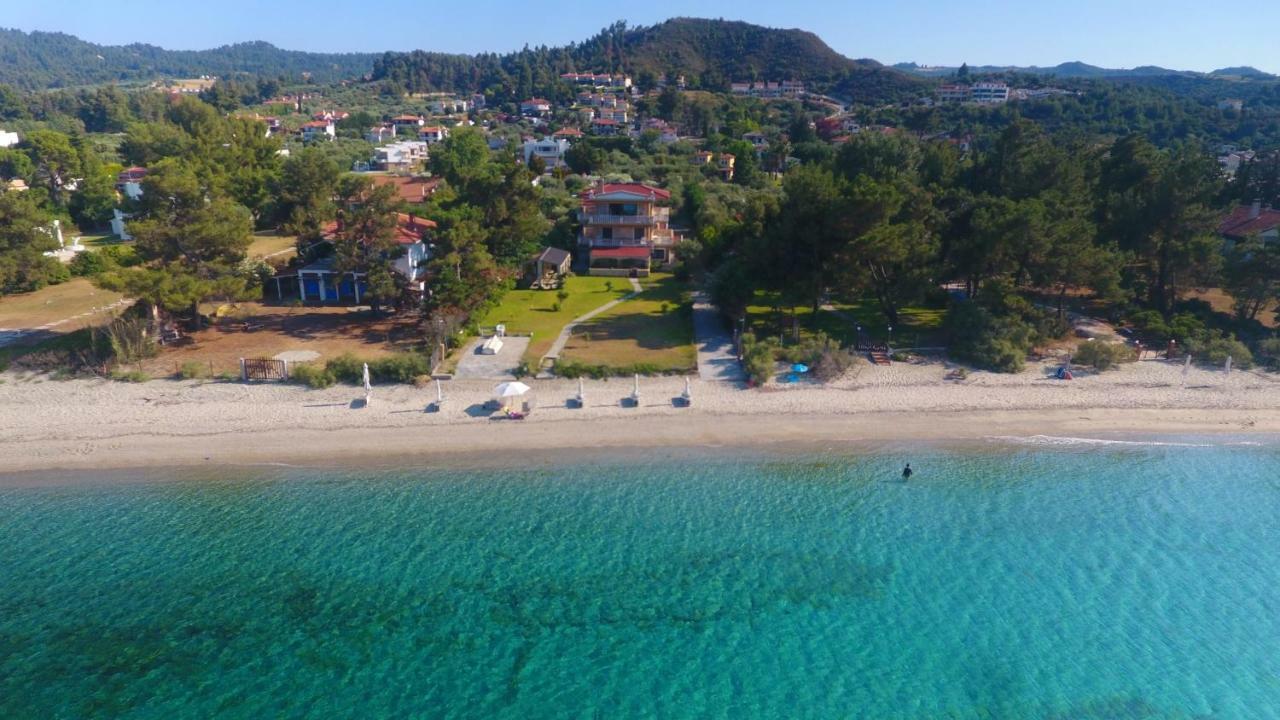 Villa Argo 3 - Beachfront, Big gardens, Location! Pefkochori Extérieur photo