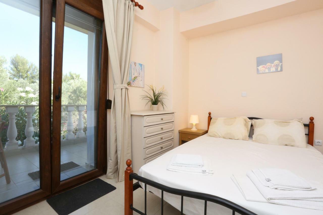 Villa Argo 3 - Beachfront, Big gardens, Location! Pefkochori Extérieur photo