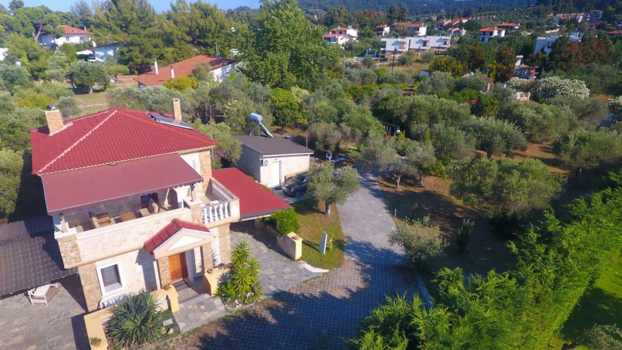 Villa Argo 3 - Beachfront, Big gardens, Location! Pefkochori Extérieur photo