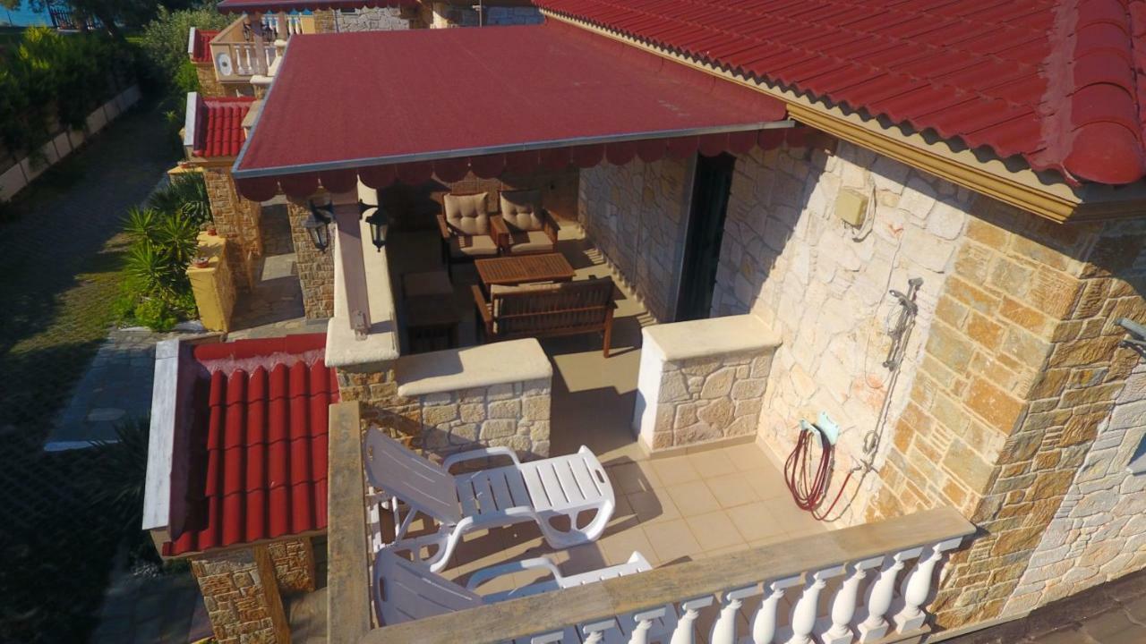 Villa Argo 3 - Beachfront, Big gardens, Location! Pefkochori Extérieur photo