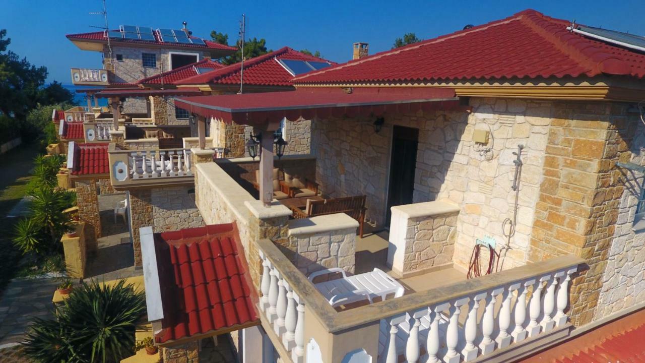 Villa Argo 3 - Beachfront, Big gardens, Location! Pefkochori Extérieur photo