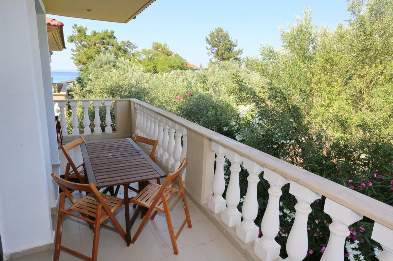 Villa Argo 3 - Beachfront, Big gardens, Location! Pefkochori Extérieur photo