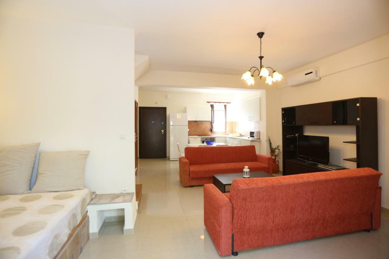 Villa Argo 3 - Beachfront, Big gardens, Location! Pefkochori Extérieur photo