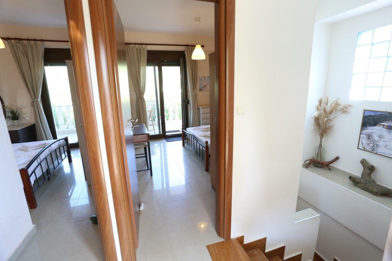 Villa Argo 3 - Beachfront, Big gardens, Location! Pefkochori Extérieur photo
