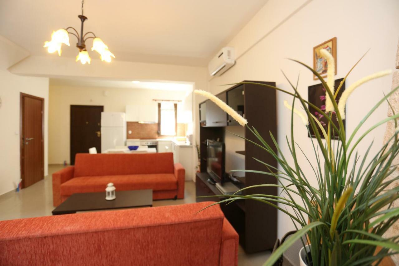 Villa Argo 3 - Beachfront, Big gardens, Location! Pefkochori Extérieur photo