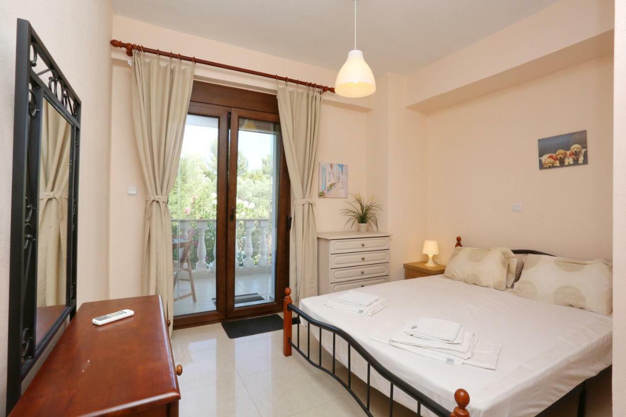 Villa Argo 3 - Beachfront, Big gardens, Location! Pefkochori Extérieur photo