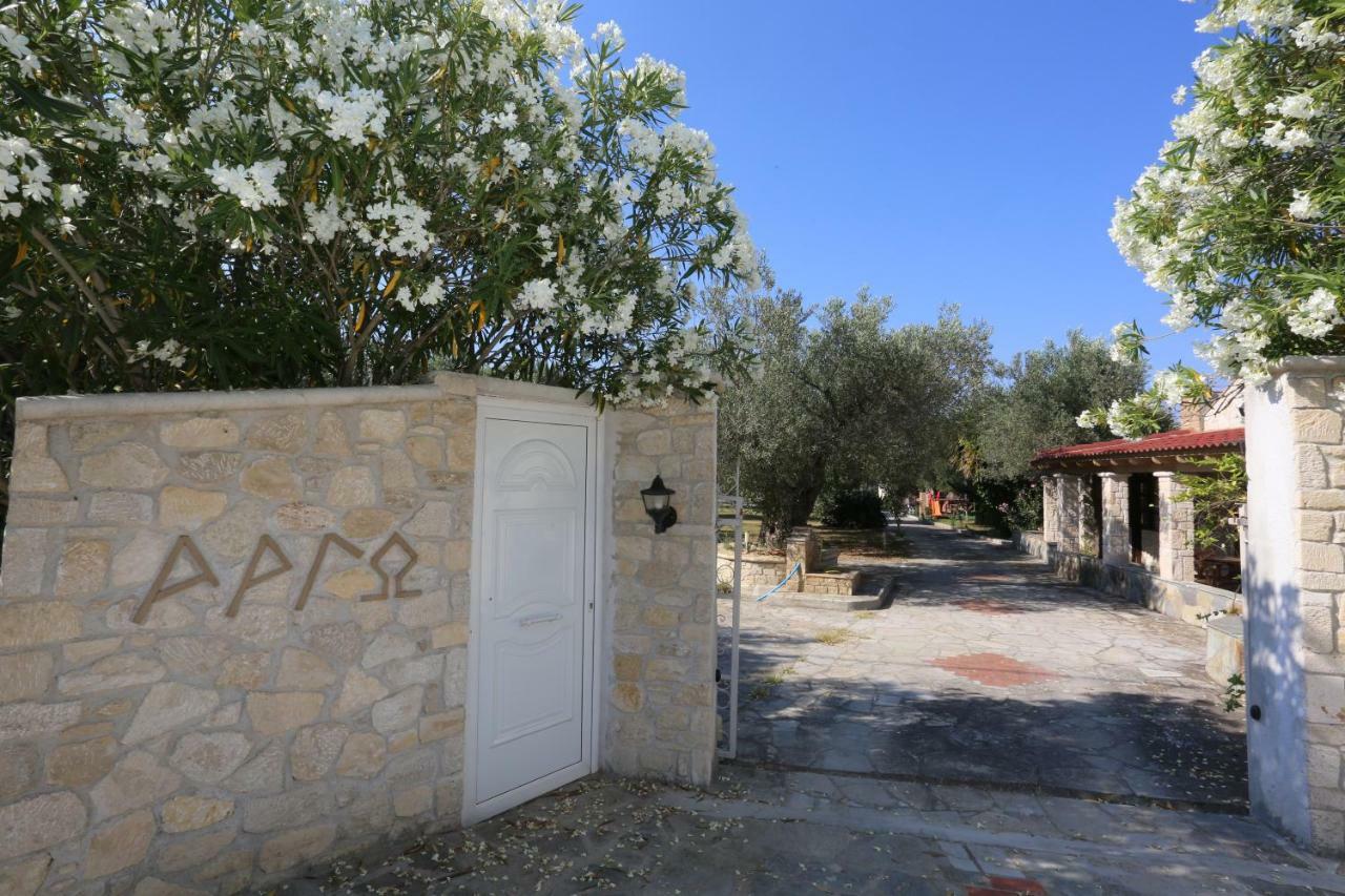 Villa Argo 3 - Beachfront, Big gardens, Location! Pefkochori Extérieur photo